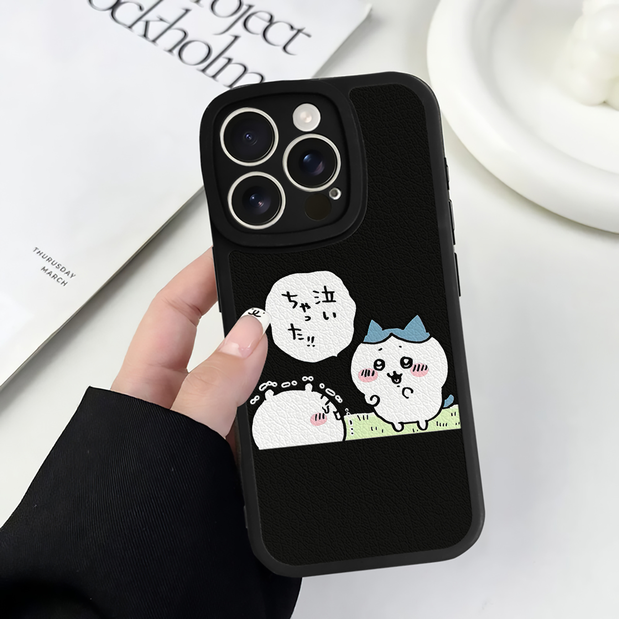 （画像用） ちいかわ ハチワレ Chii-kawa hachiware 【iPhone 16シリーズ対応】シリコンスマホケース（レザー調） 材質：シリコン